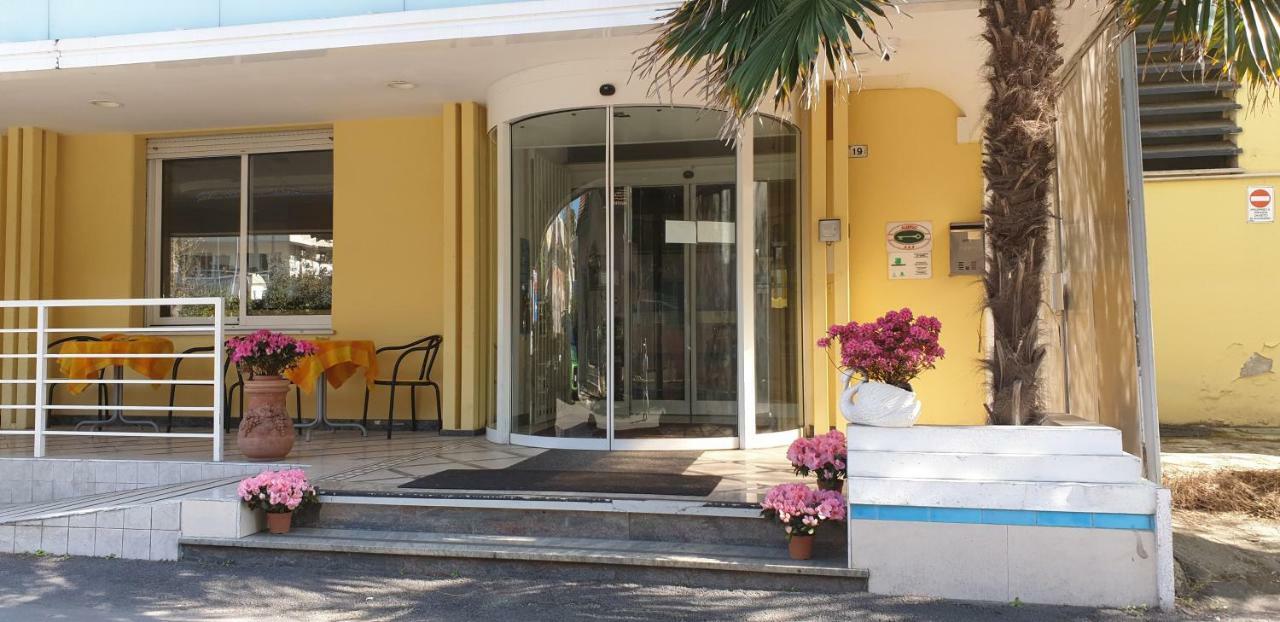 Hotel Ginevra Riccione Exterior foto